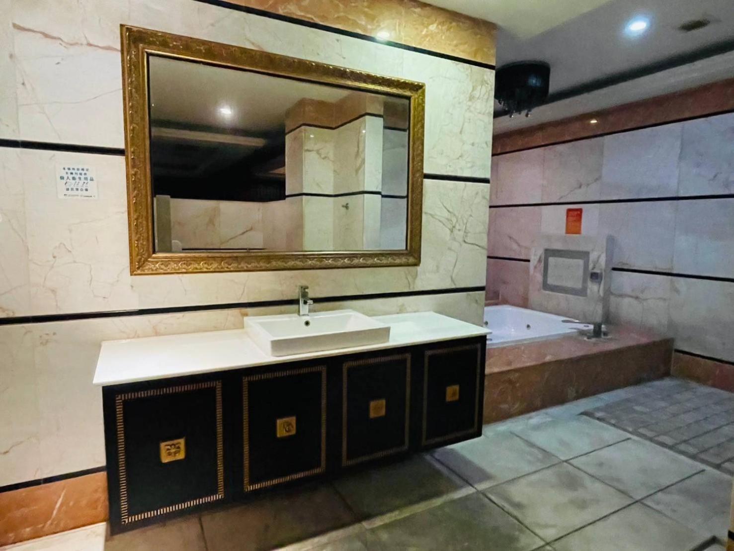 Royal Garden Motel - Chiayi Branch Exterior foto